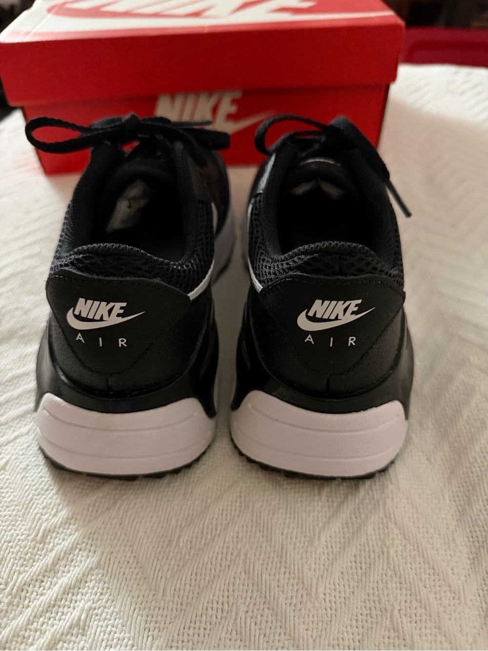 Nike Air Max Black and White - Picture 3 of 9